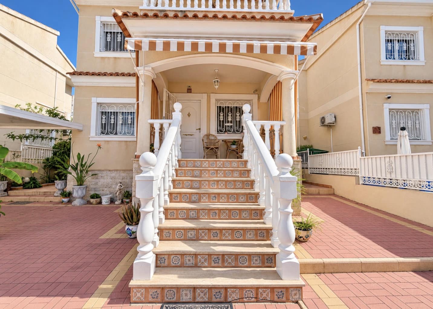 3 soverom Villa til salgs i La Marina med svømmebasseng garasje - € 325 000 (Ref: 10091560)