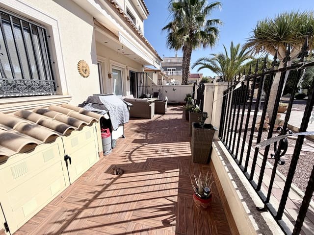 4 sovrum Villa till salu i La Marina, Elche / Elx med pool garage - 465 000 € (Ref: 10091562)