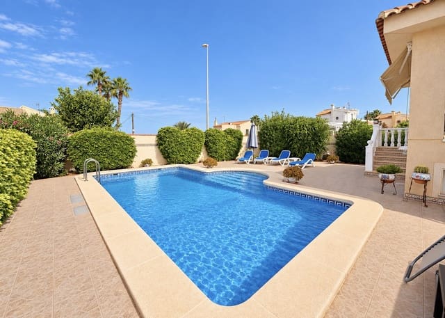 5 Zimmer Villa zu verkaufen in La Marina, Elche / Elx mit Pool Garage - 525.000 € (Ref: 10135052)