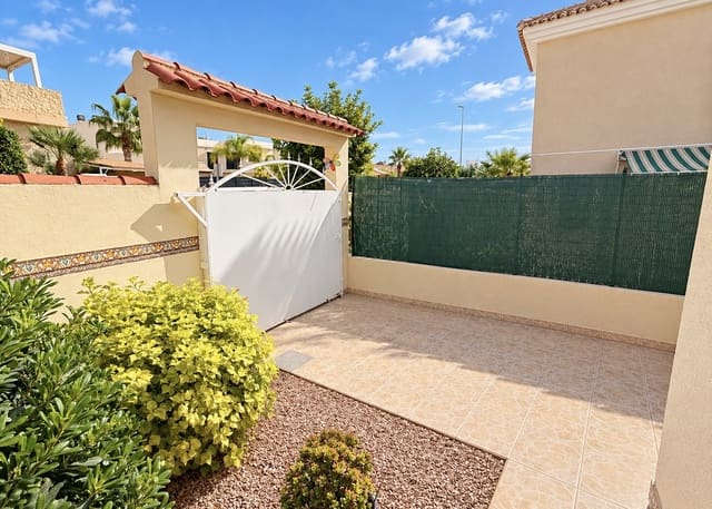 5 Zimmer Villa zu verkaufen in La Marina, Elche / Elx mit Pool Garage - 525.000 € (Ref: 10135052)