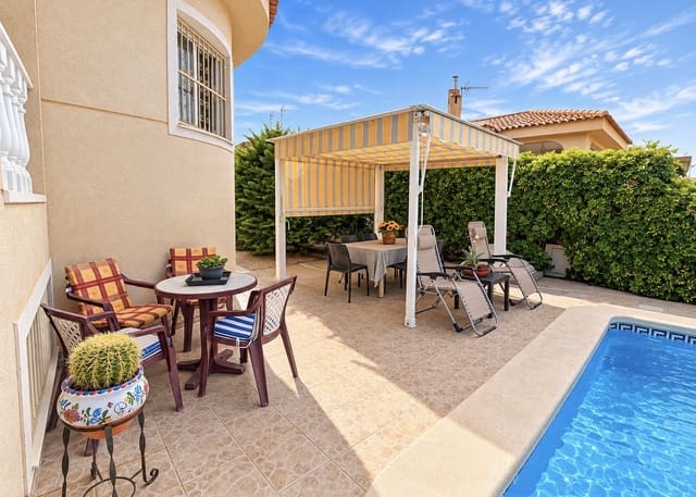 5 Zimmer Villa zu verkaufen in La Marina, Elche / Elx mit Pool Garage - 525.000 € (Ref: 10135052)