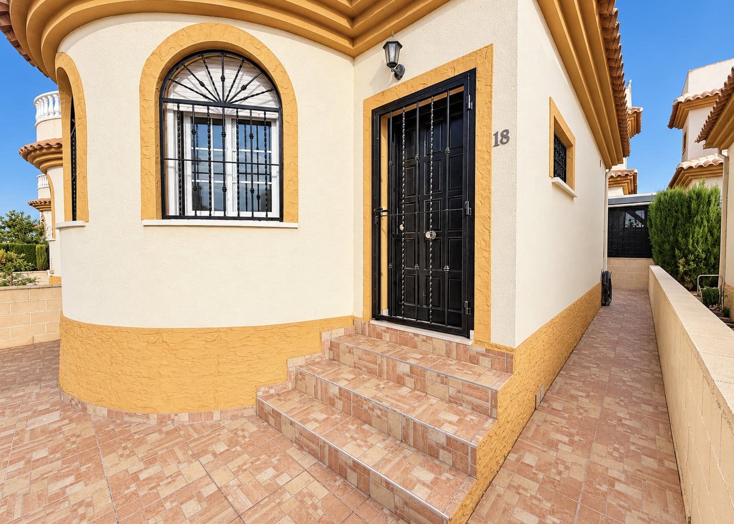 3 bedroom Villa for sale in La Marina with pool garage - € 195,000 (Ref: 10156842)