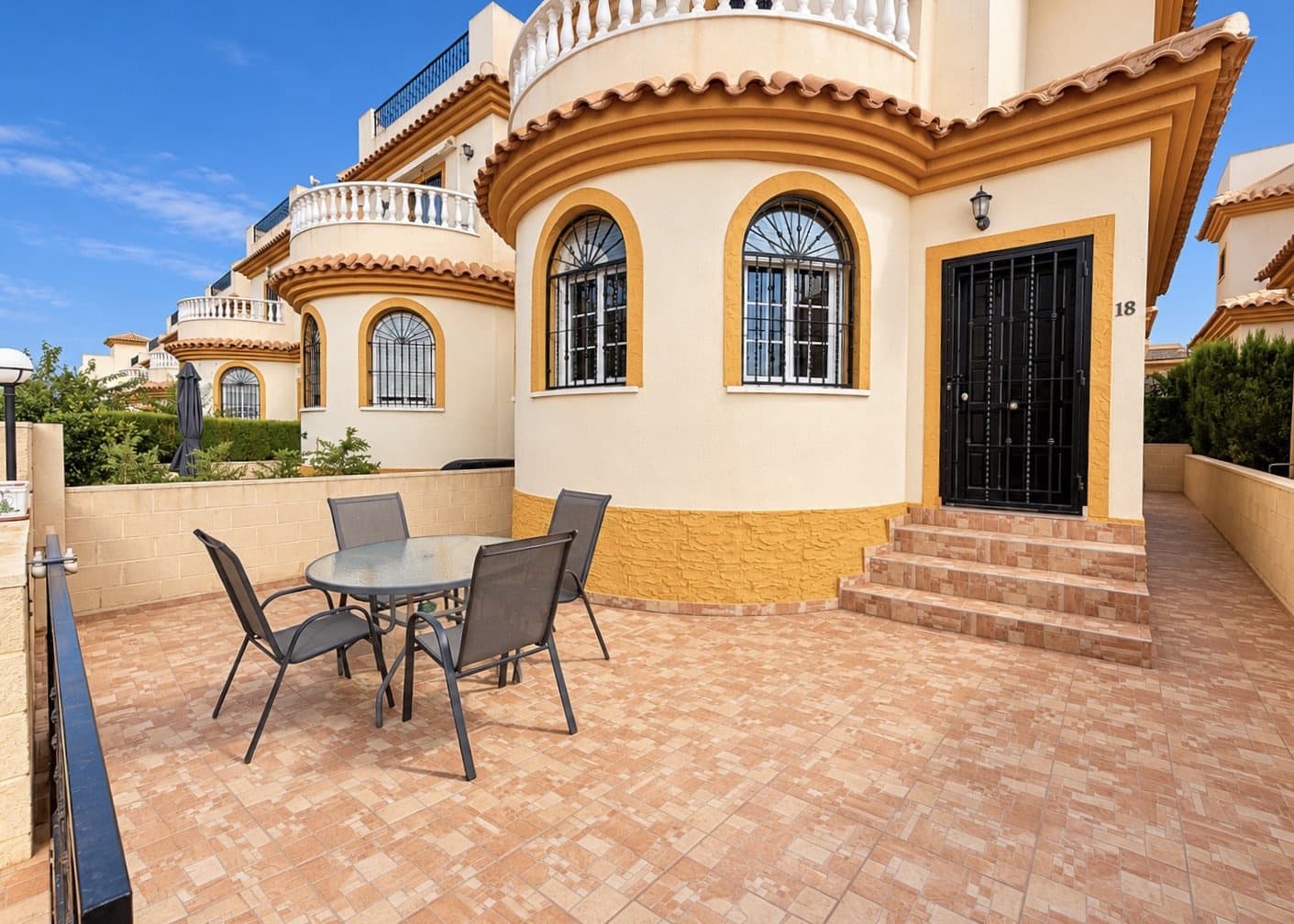 3 bedroom Villa for sale in La Marina with pool garage - € 195,000 (Ref: 10156842)