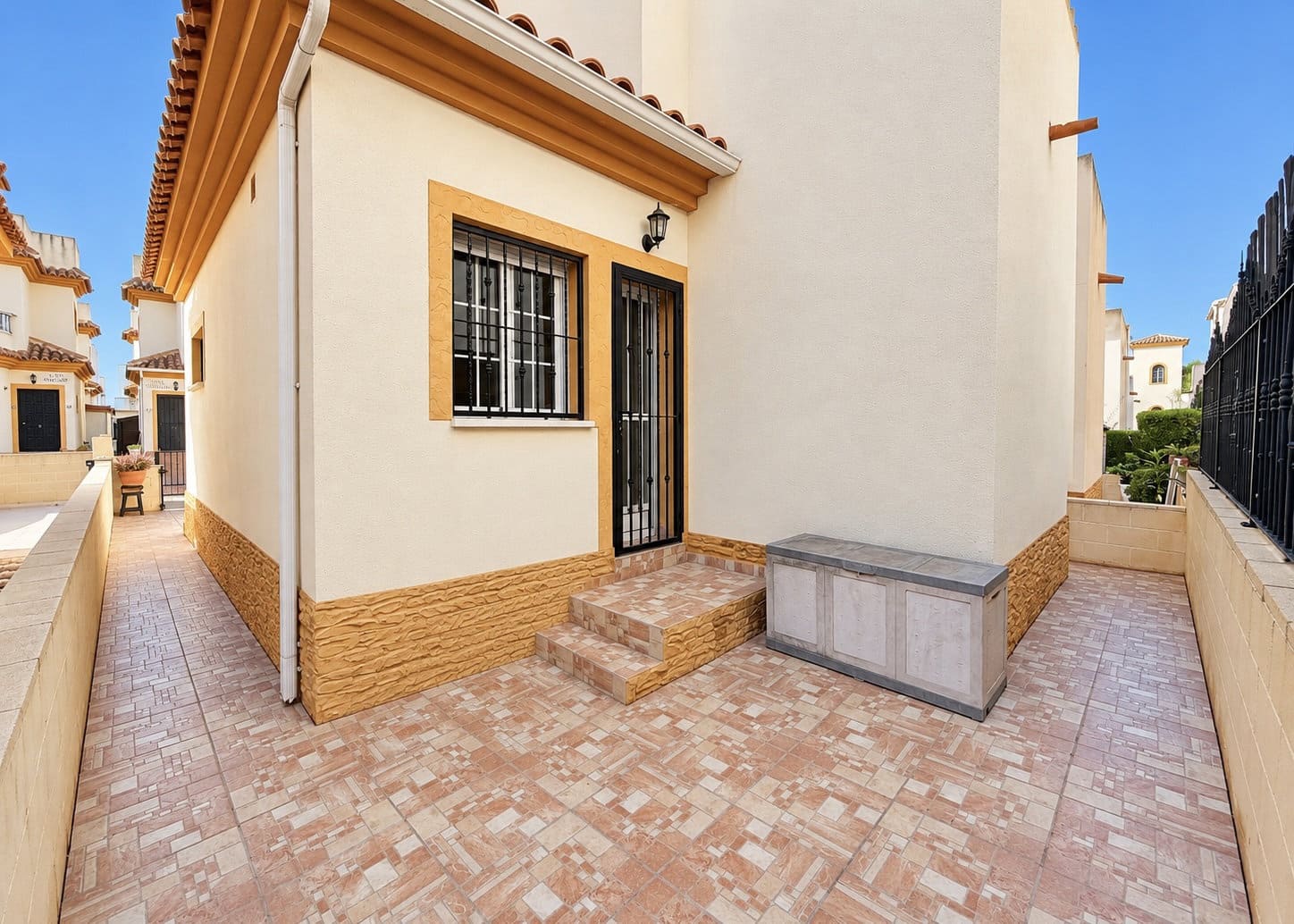 3 bedroom Villa for sale in La Marina with pool garage - € 195,000 (Ref: 10156842)