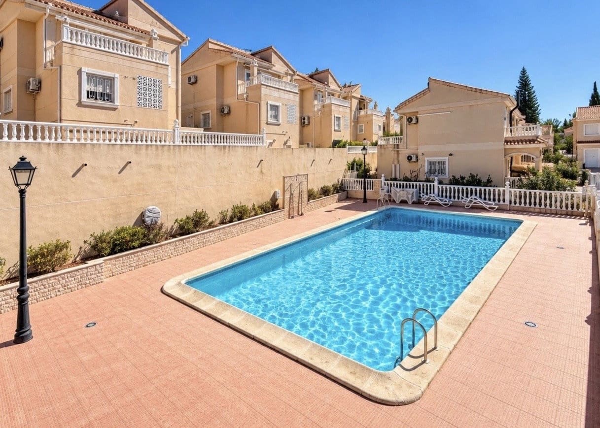 3 bedroom Villa for sale in La Marina with pool garage - € 275,000 (Ref: 10182142)