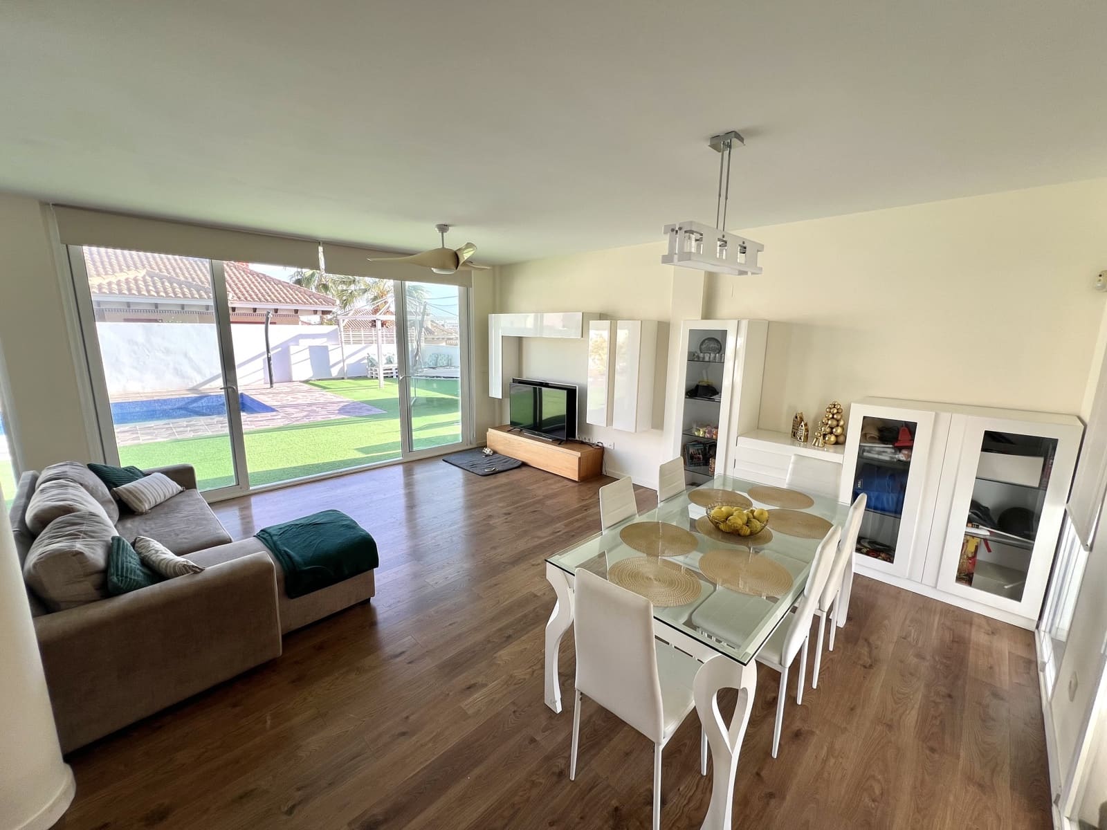 6 chambre Villa/Maison à vendre à La Marina avec piscine garage - 699 000 € (Ref: 8861775)