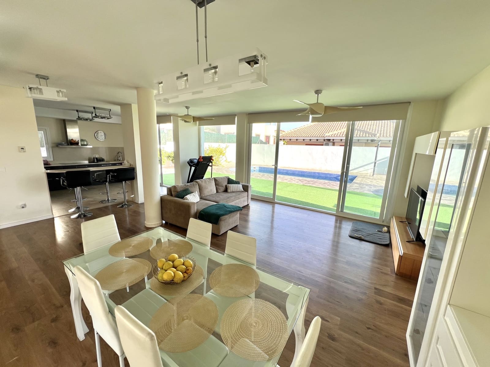 6 chambre Villa/Maison à vendre à La Marina avec piscine garage - 699 000 € (Ref: 8861775)