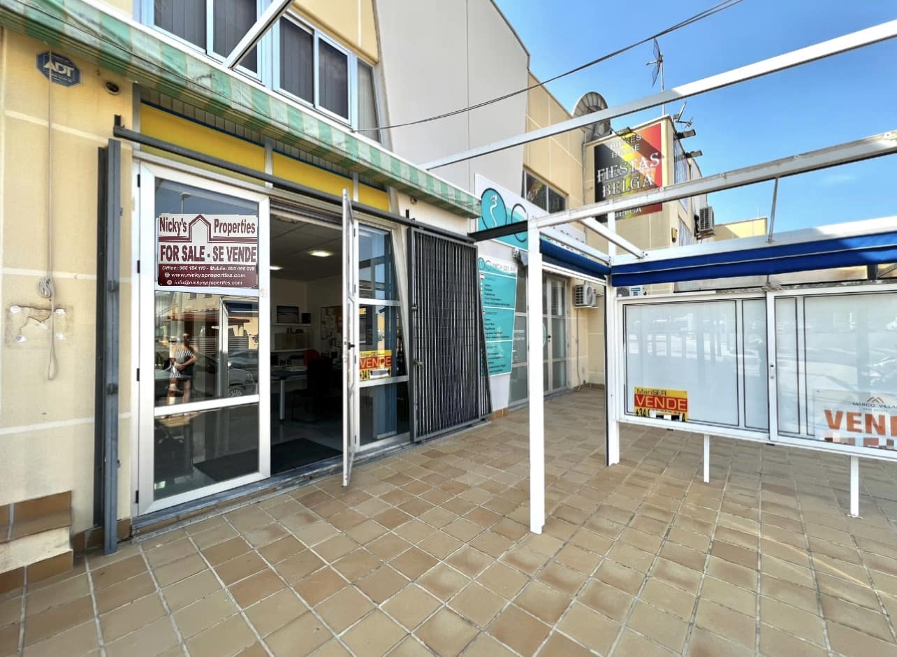 Komercyjne na sprzedaż w La Marina z garażem - 125 000 € (Ref: 8861776)