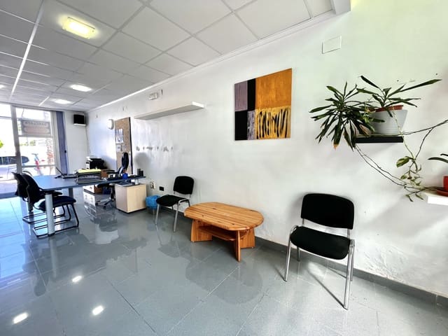 Commercial for sale in La Marina, Elche / Elx with garage - € 125,000 (Ref: 8861776)