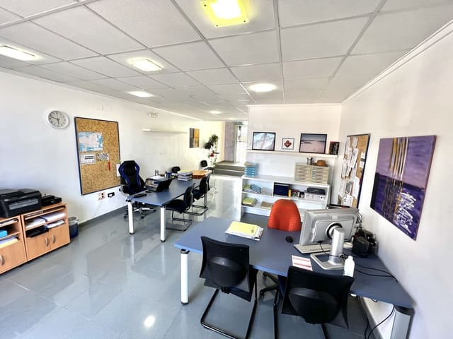 Commercial for sale in La Marina, Elche / Elx with garage - € 125,000 (Ref: 8861776)