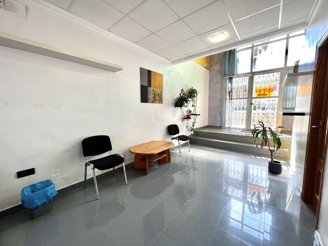 Commercial for sale in La Marina, Elche / Elx with garage - € 125,000 (Ref: 8861776)