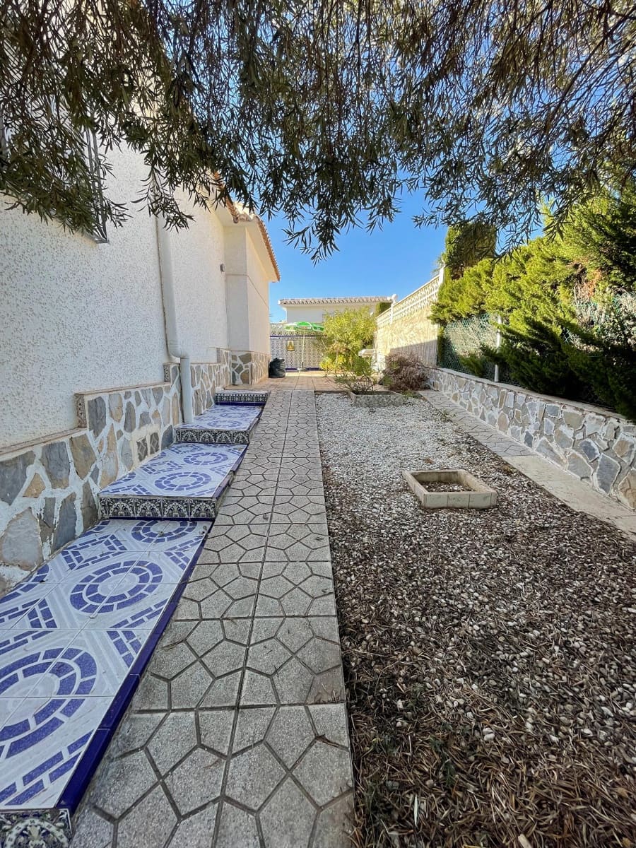 4 soveværelse Villa til salg i La Marina med garage - € 595.000 (Ref: 8878539)