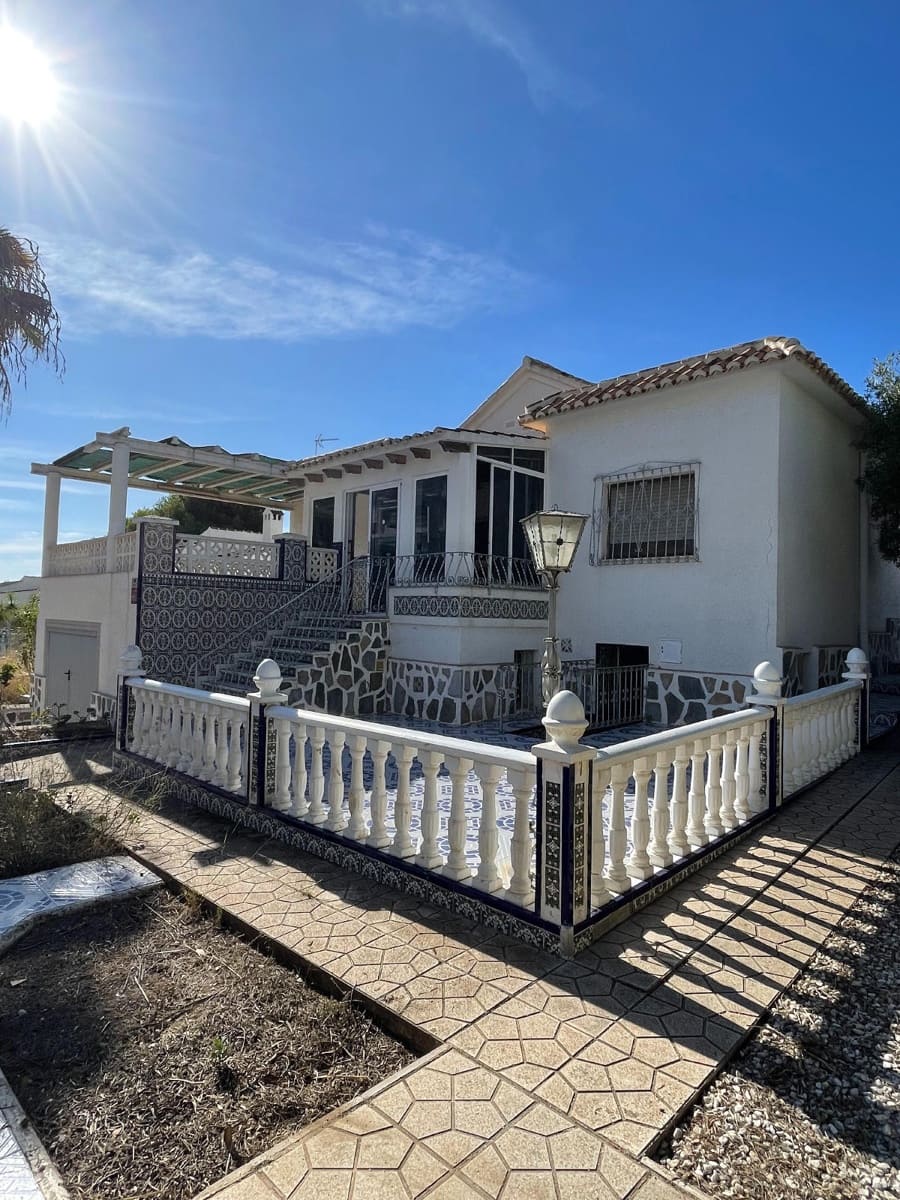 4 bedroom Villa for sale in La Marina with garage - € 595,000 (Ref: 8878539)