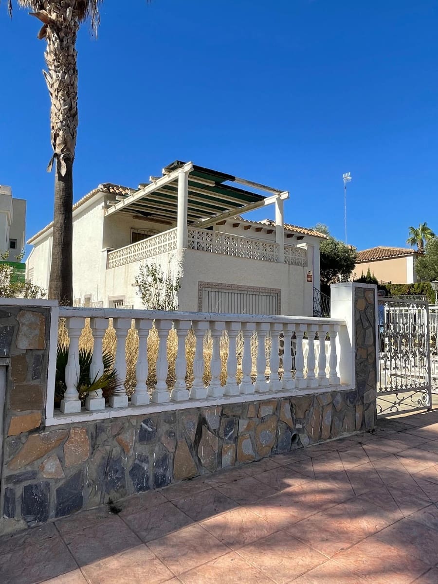 4 bedroom Villa for sale in La Marina with garage - € 595,000 (Ref: 8878539)