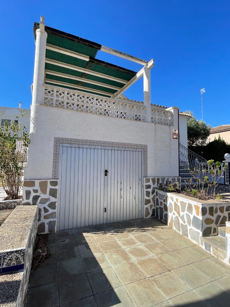 4 bedroom Villa for sale in La Marina with garage - € 595,000 (Ref: 8878539)