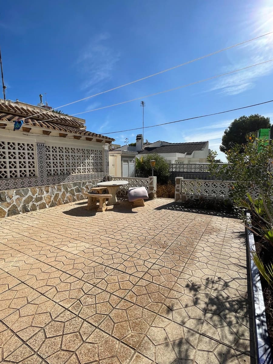 4 bedroom Villa for sale in La Marina with garage - € 595,000 (Ref: 8878539)