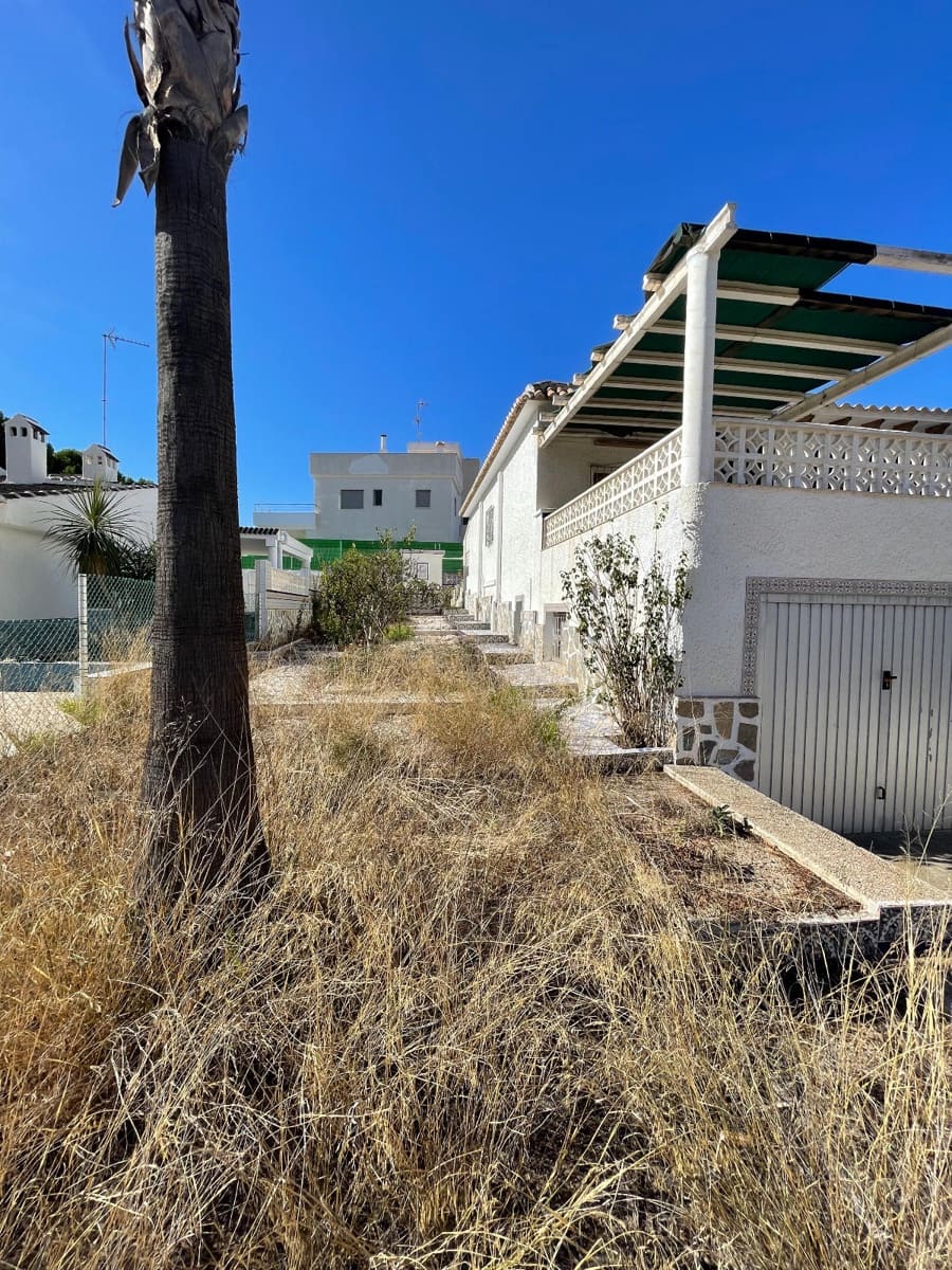 4 bedroom Villa for sale in La Marina with garage - € 595,000 (Ref: 8878539)