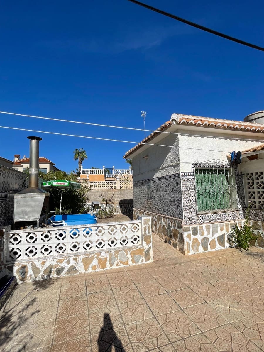 4 bedroom Villa for sale in La Marina with garage - € 595,000 (Ref: 8878539)