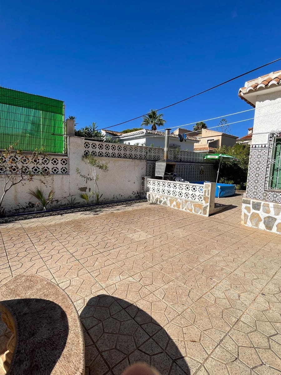 4 bedroom Villa for sale in La Marina with garage - € 595,000 (Ref: 8878539)