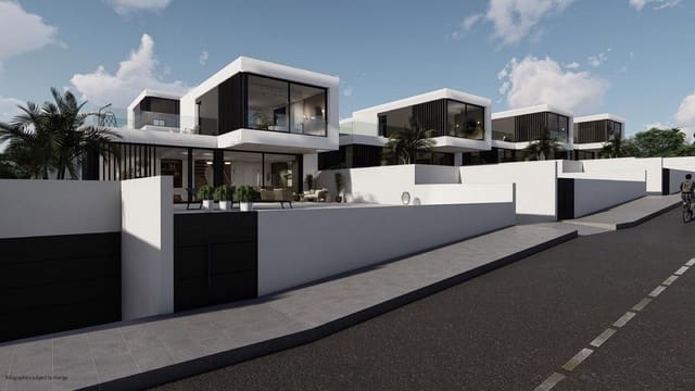 Chalet de 4 habitaciones en Benijófar en venta con piscina garaje - 775.000 € (Ref: 8880586)