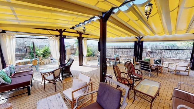 Commercial for sale in La Marina, Elche / Elx - € 250,000 (Ref: 9201559)