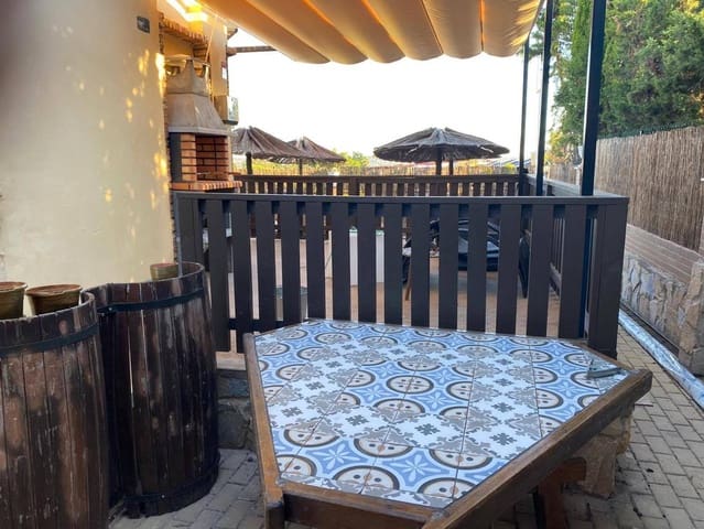 Commercial for sale in La Marina, Elche / Elx - € 250,000 (Ref: 9201559)