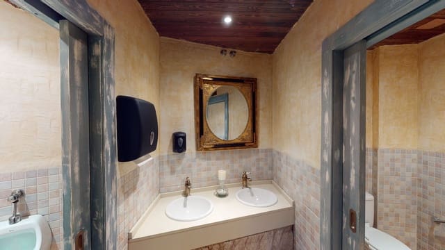 Commercial for sale in La Marina, Elche / Elx - € 250,000 (Ref: 9201559)