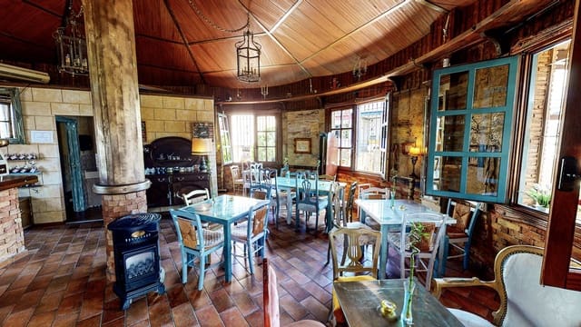 Commercial for sale in La Marina, Elche / Elx - € 250,000 (Ref: 9201559)