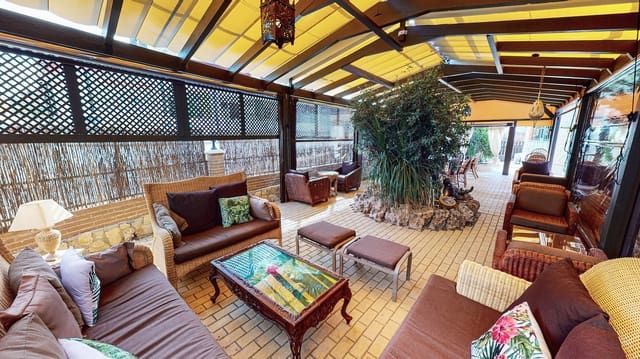 Commercial for sale in La Marina, Elche / Elx - € 250,000 (Ref: 9201559)