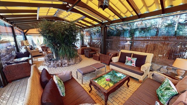 Commercial for sale in La Marina, Elche / Elx - € 250,000 (Ref: 9201559)