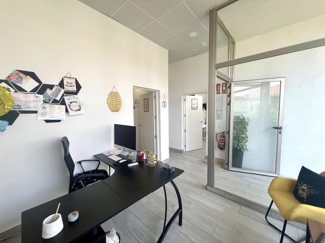 Commercial for sale in La Marina, Elche / Elx - € 70,000 (Ref: 9216330)