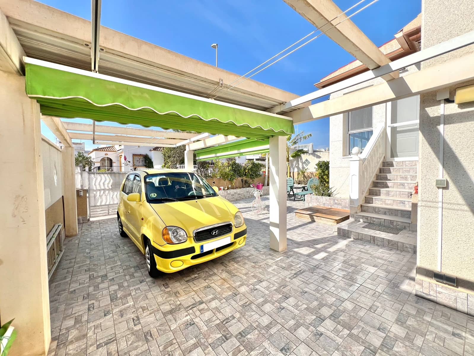 4 makuuhuone Huoneisto myytävänä paikassa La Marina mukana uima-altaan 
autotalli - 199 000 € (Ref: 9315158)