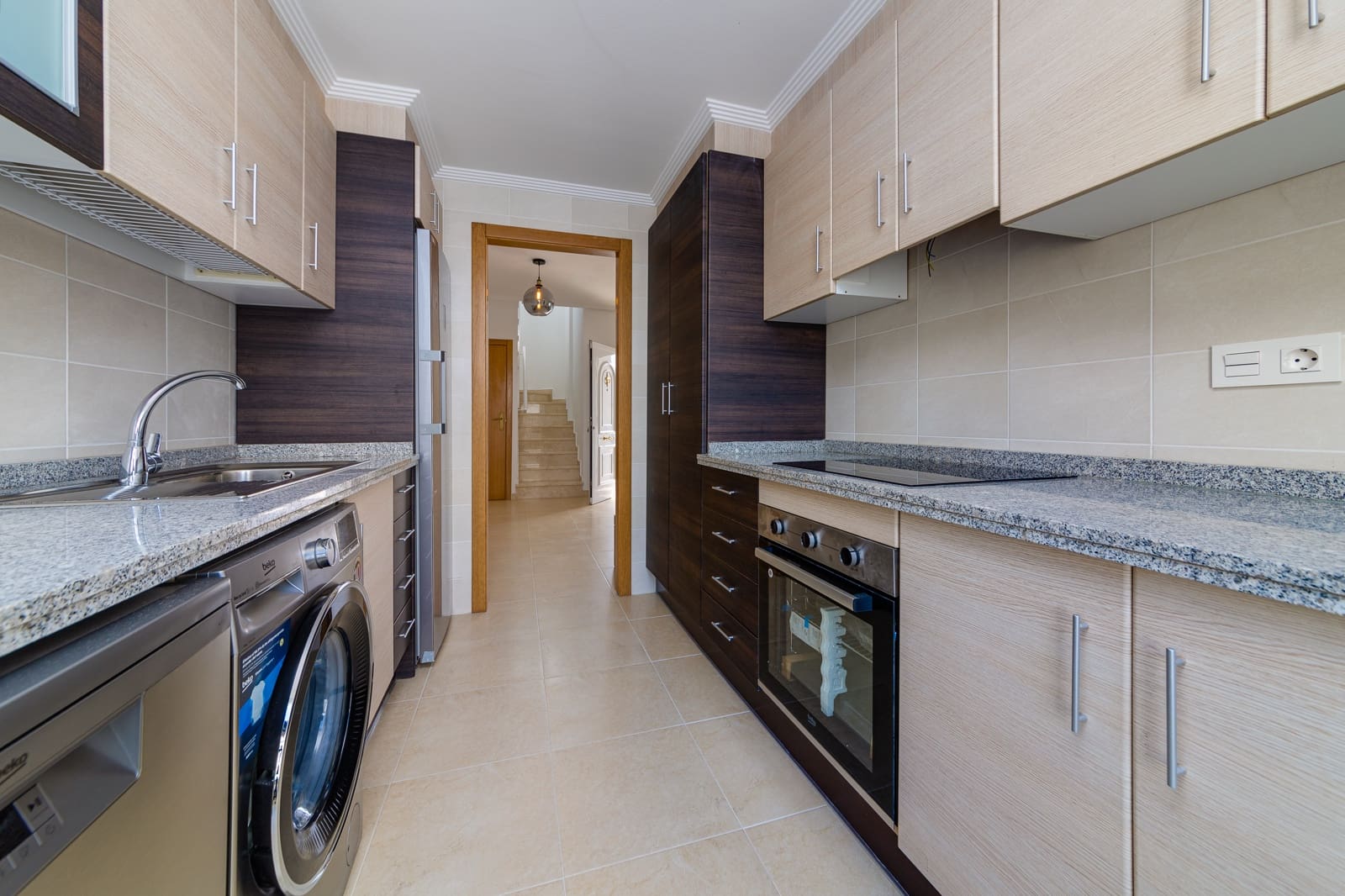 3 makuuhuone Huvila myytävänä paikassa La Marina mukana uima-altaan 
autotalli - 270 000 € (Ref: 9328654)