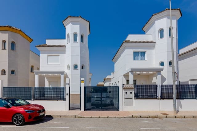 3 makuuhuone Huvila myytävänä paikassa La Marina, Elche / Elx mukana uima-altaan 
autotalli - 270 000 € (Ref: 9328654)