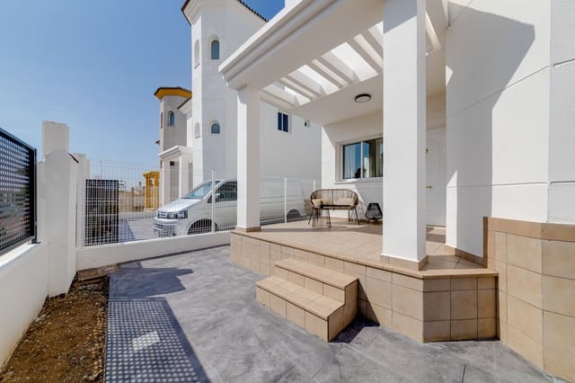 3 makuuhuone Huvila myytävänä paikassa La Marina, Elche / Elx mukana uima-altaan 
autotalli - 270 000 € (Ref: 9328654)