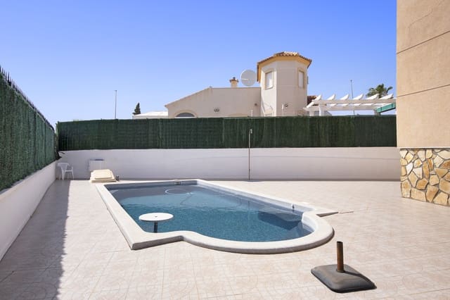 5 makuuhuone Huvila myytävänä paikassa La Marina, Elche / Elx mukana uima-altaan 
autotalli - 449 500 € (Ref: 9329813)