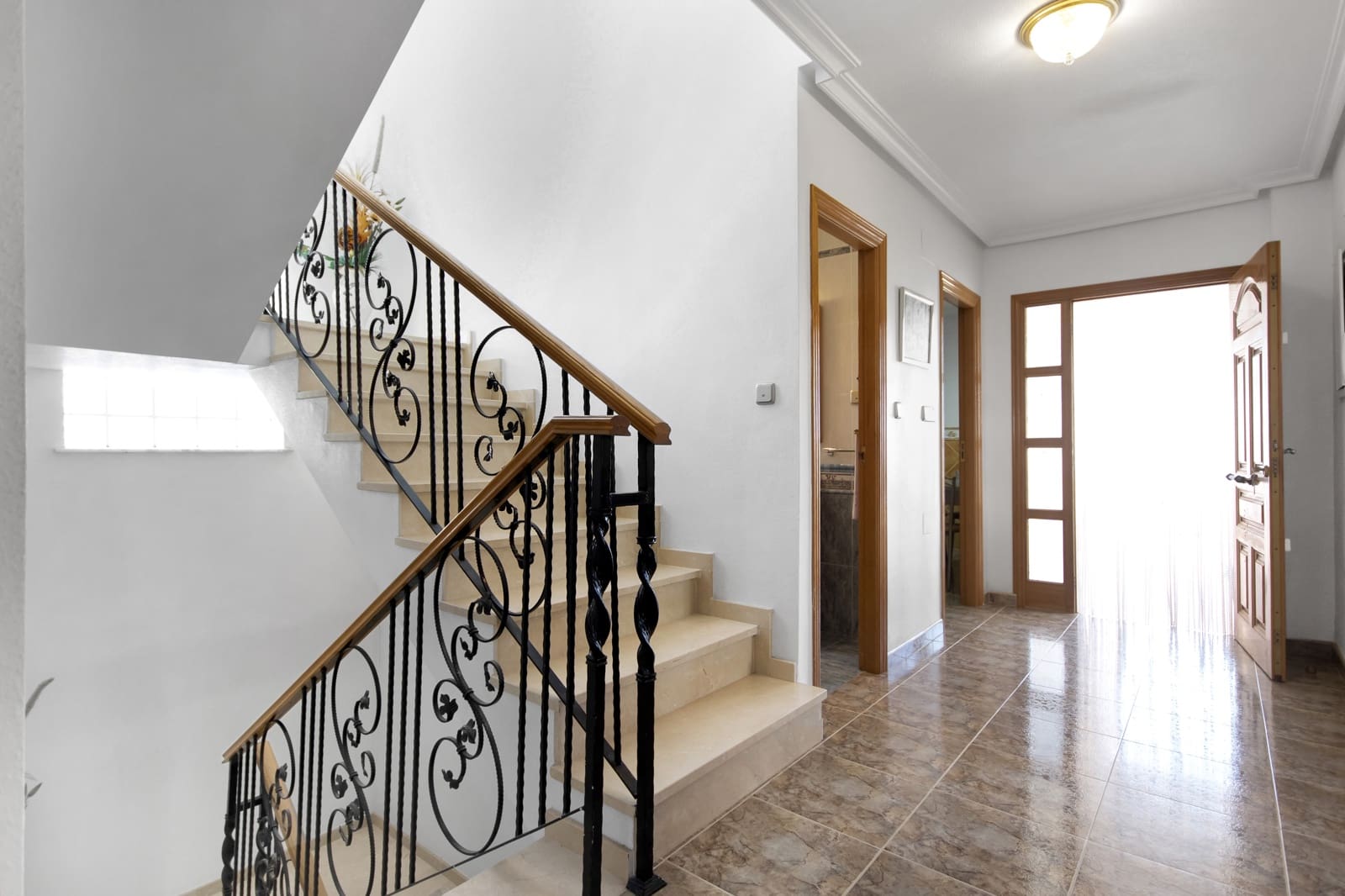 5 makuuhuone Huvila myytävänä paikassa La Marina mukana uima-altaan 
autotalli - 449 500 € (Ref: 9329813)