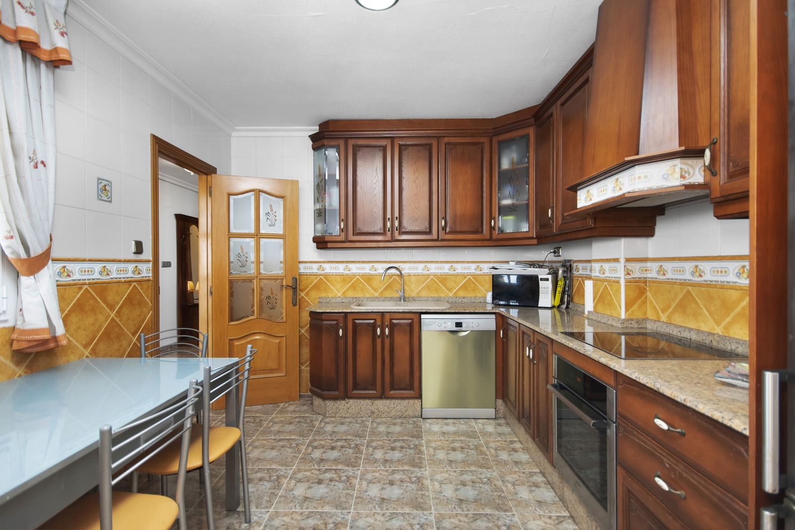 5 makuuhuone Huvila myytävänä paikassa La Marina mukana uima-altaan 
autotalli - 449 500 € (Ref: 9329813)