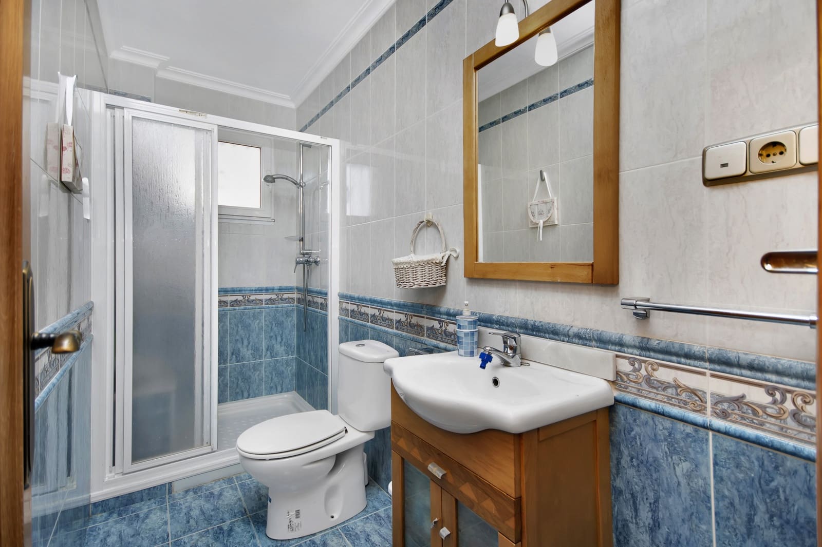 5 makuuhuone Huvila myytävänä paikassa La Marina mukana uima-altaan 
autotalli - 449 500 € (Ref: 9329813)