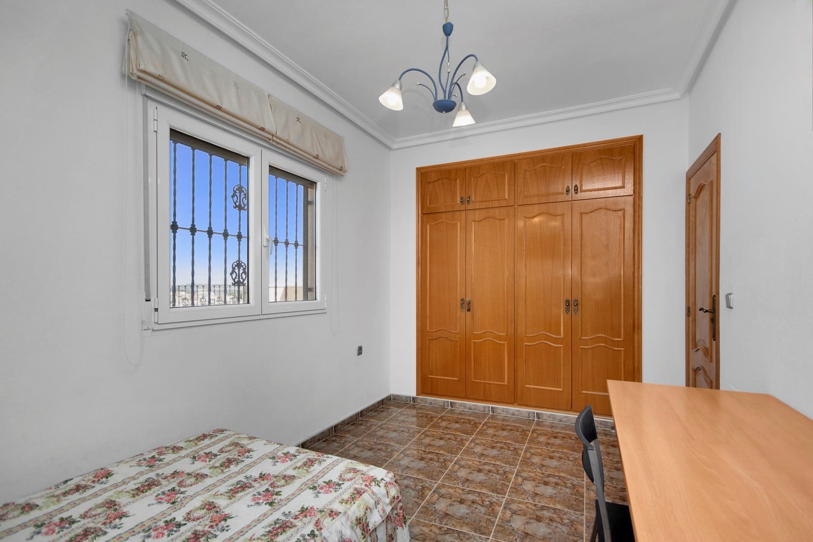 5 makuuhuone Huvila myytävänä paikassa La Marina mukana uima-altaan 
autotalli - 449 500 € (Ref: 9329813)