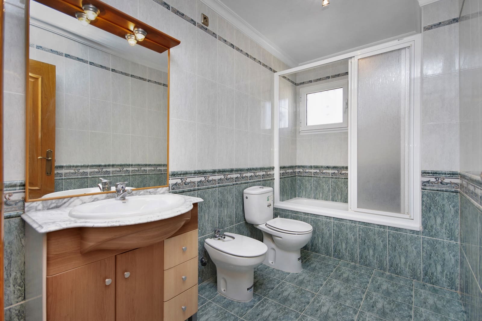 5 makuuhuone Huvila myytävänä paikassa La Marina mukana uima-altaan 
autotalli - 449 500 € (Ref: 9329813)