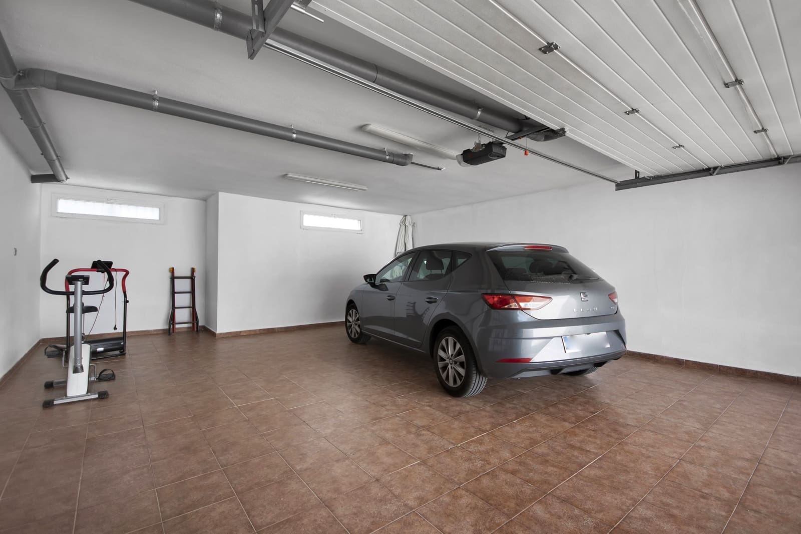 5 makuuhuone Huvila myytävänä paikassa La Marina mukana uima-altaan 
autotalli - 449 500 € (Ref: 9329813)