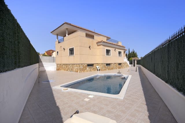 5 makuuhuone Huvila myytävänä paikassa La Marina, Elche / Elx mukana uima-altaan 
autotalli - 449 500 € (Ref: 9329813)