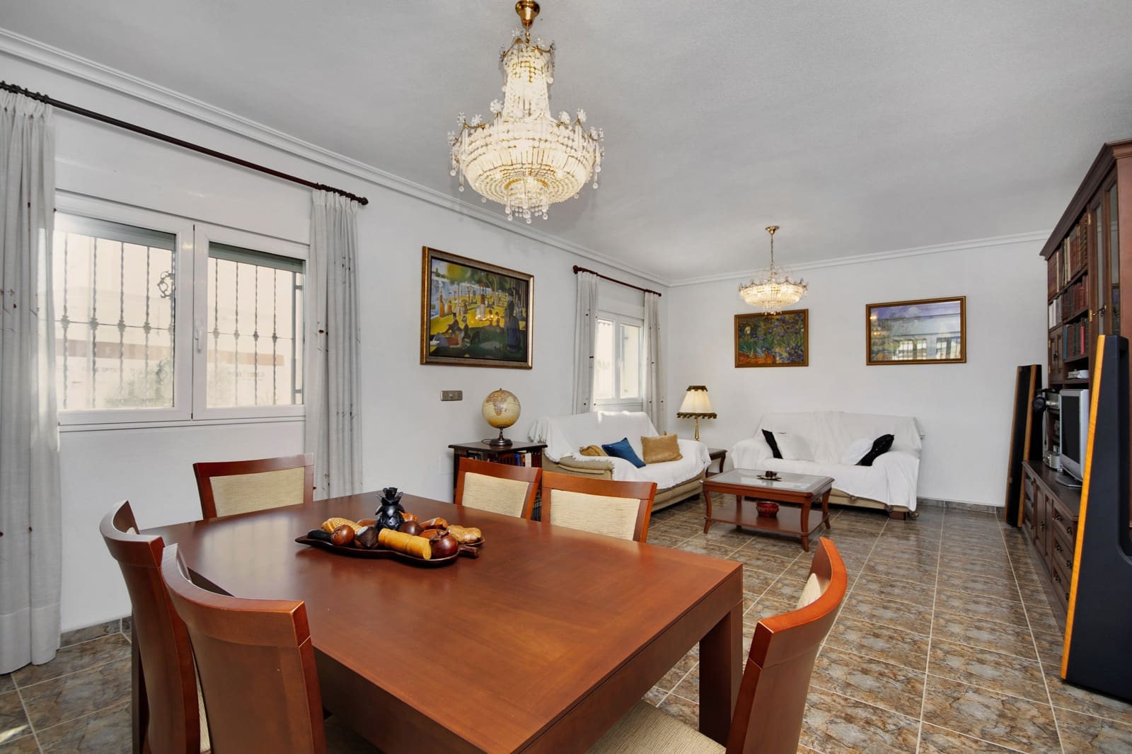 5 makuuhuone Huvila myytävänä paikassa La Marina mukana uima-altaan 
autotalli - 449 500 € (Ref: 9329813)