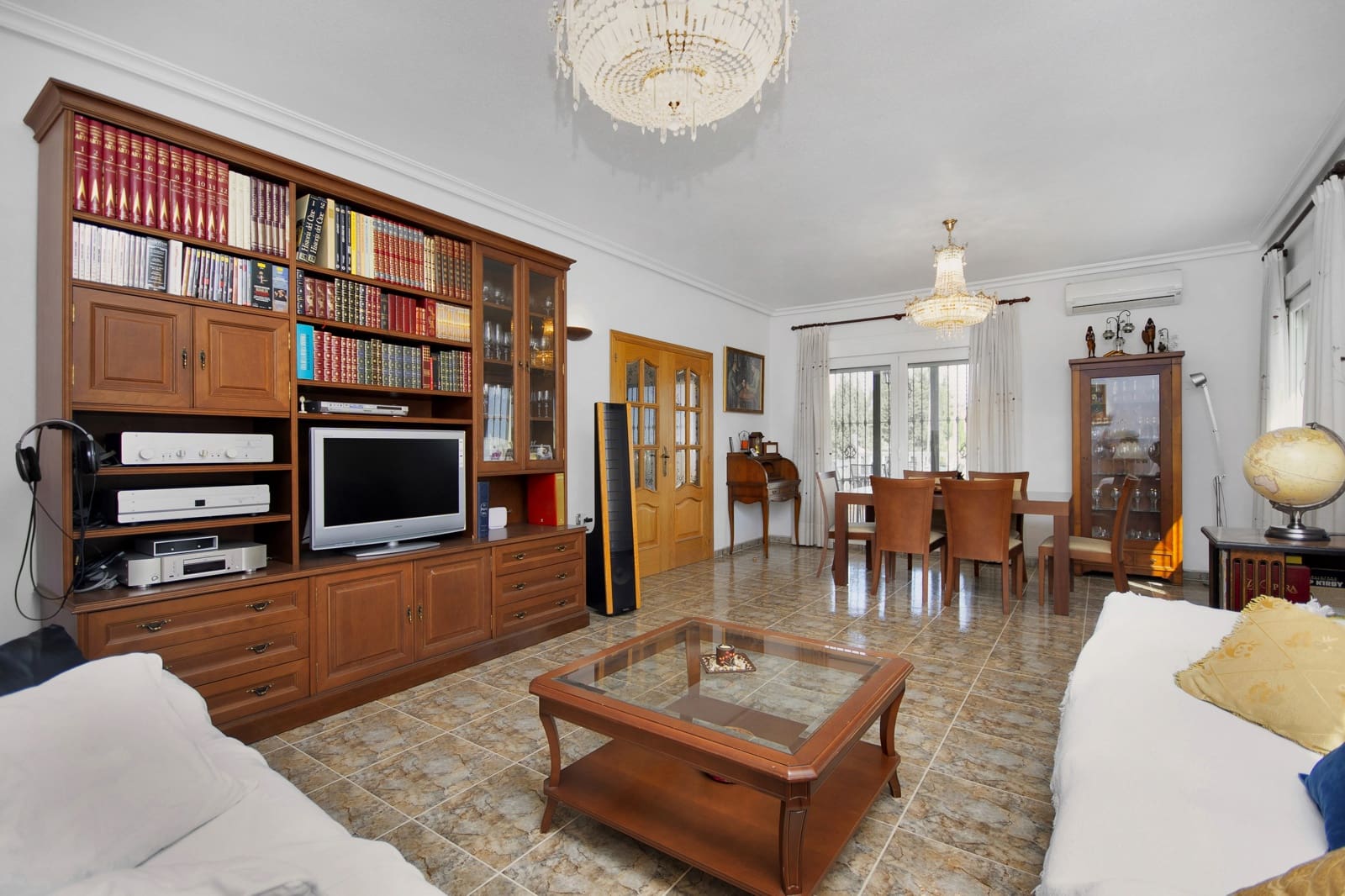 5 makuuhuone Huvila myytävänä paikassa La Marina mukana uima-altaan 
autotalli - 449 500 € (Ref: 9329813)