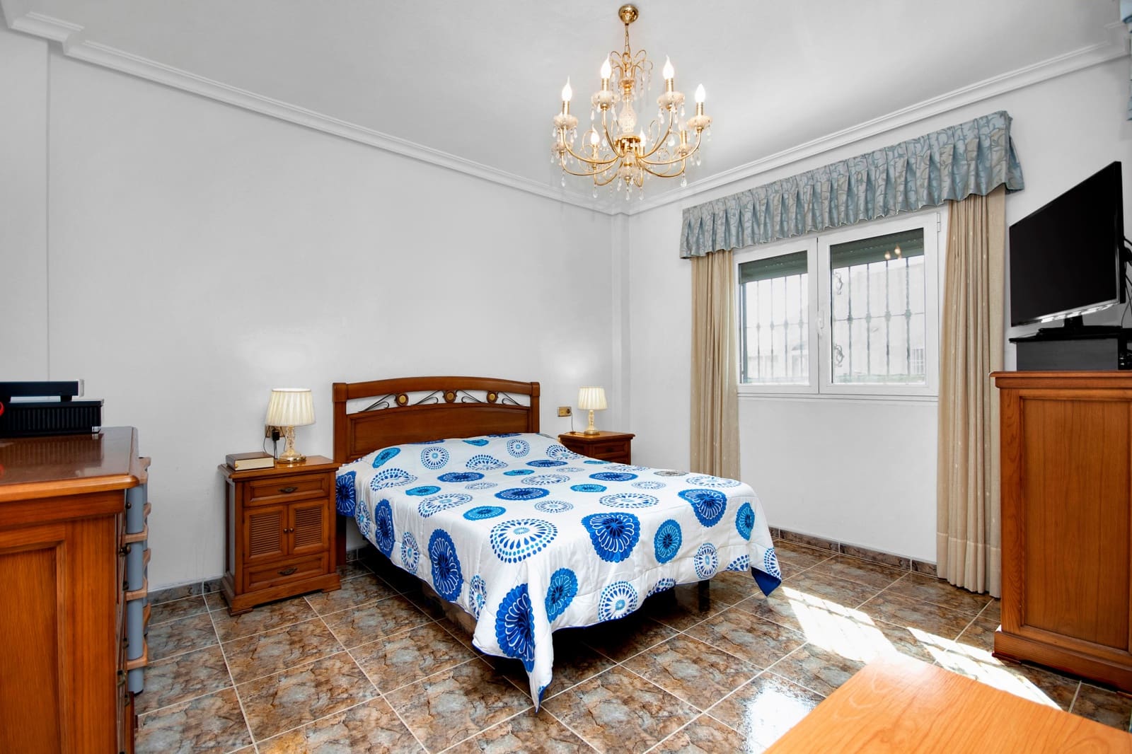 5 makuuhuone Huvila myytävänä paikassa La Marina mukana uima-altaan 
autotalli - 449 500 € (Ref: 9329813)