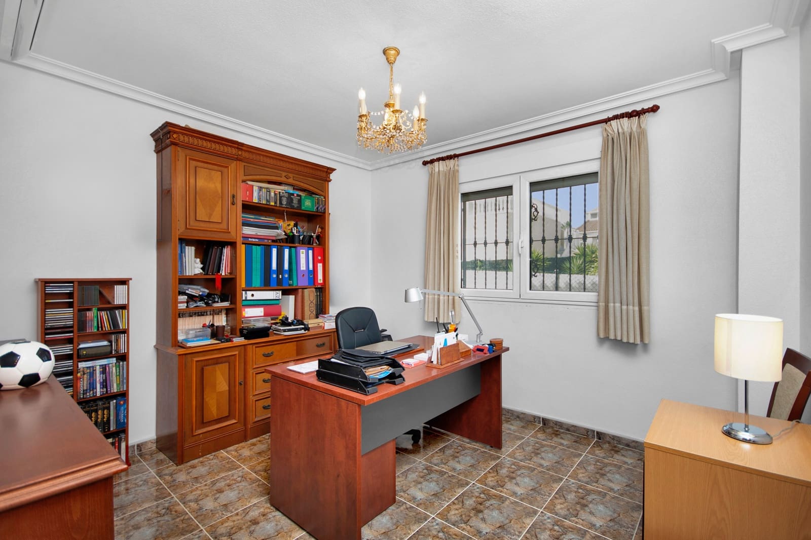 5 makuuhuone Huvila myytävänä paikassa La Marina mukana uima-altaan 
autotalli - 449 500 € (Ref: 9329813)