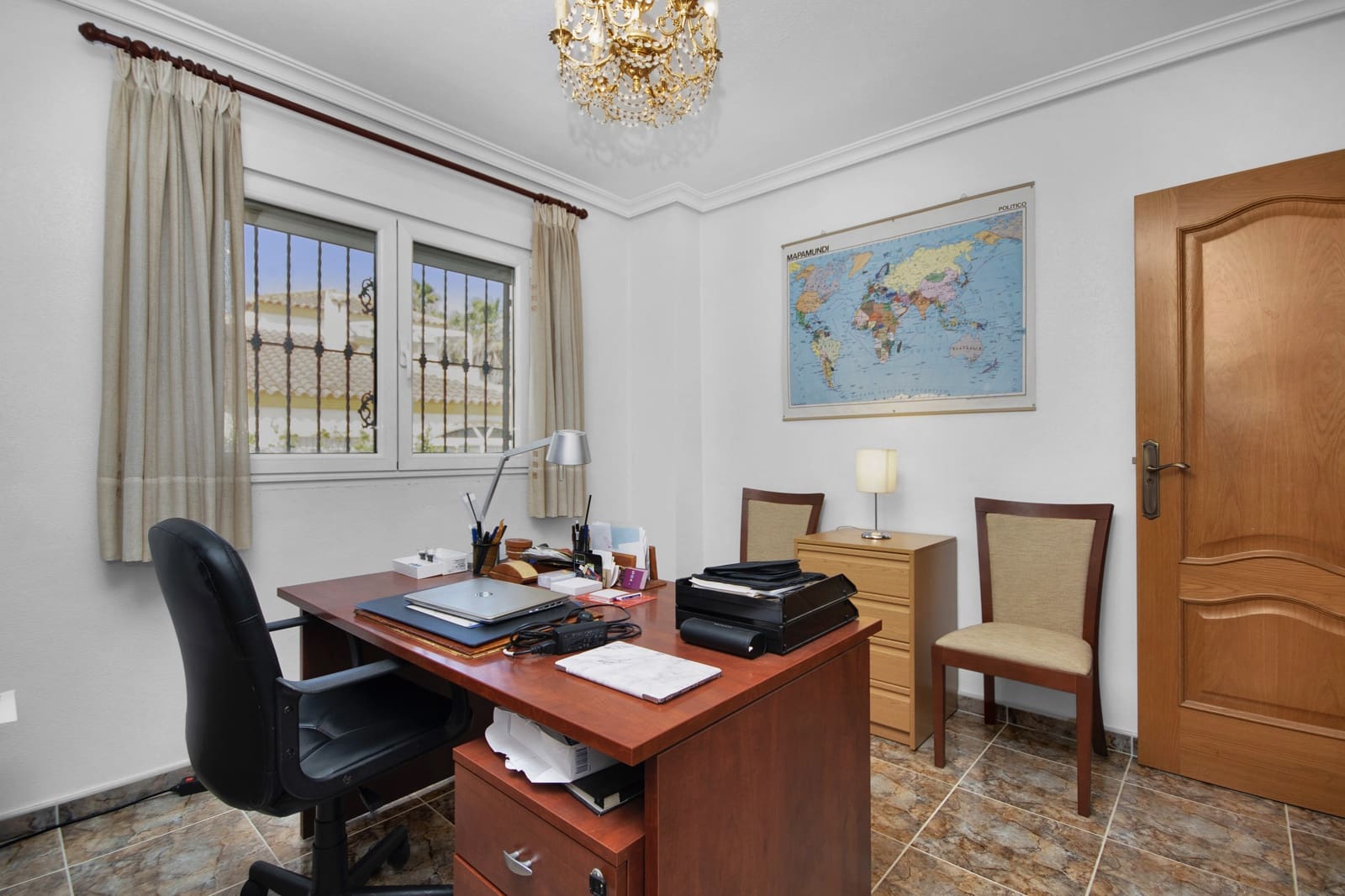 5 makuuhuone Huvila myytävänä paikassa La Marina mukana uima-altaan 
autotalli - 449 500 € (Ref: 9329813)