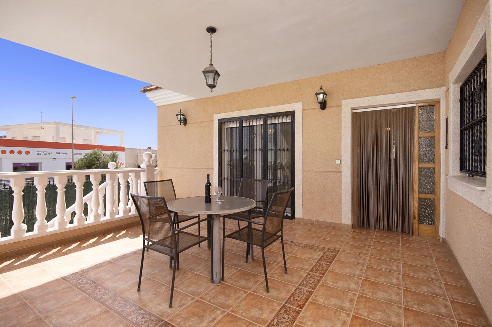 5 makuuhuone Huvila myytävänä paikassa La Marina mukana uima-altaan 
autotalli - 449 500 € (Ref: 9329813)