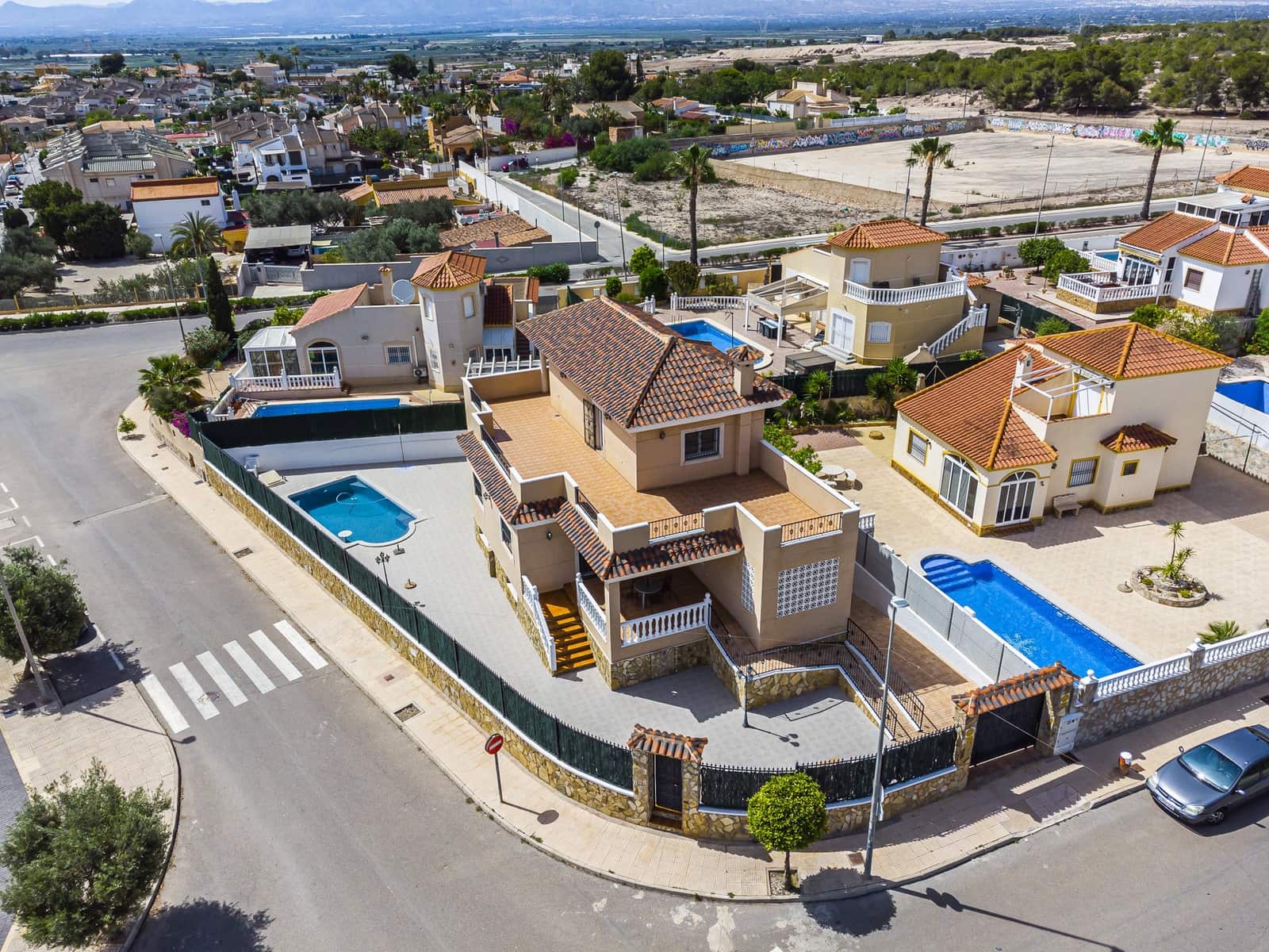 5 bedroom Villa for sale in La Marina with pool garage - € 449,500 (Ref: 9329813)